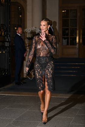 Rosie Huntington Whiteley leaving the Ritz Hotel during Paris Fashion Week (PFW) on September 29, 2026. Pierre Perusseau, Bestimage. Rosie Huntington Whiteley leaving the Ritz Hotel during Paris Fashion Week on September 29, 2026.  Copyright: xPierrexPerusseaux xBestimagexPierrexPerusseaux xBestimagex