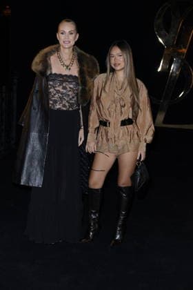 Laeticia Hallyday and her daughter Joy at the photocall for the Saint Laurent Women’s Ready-to-Wear Spring Summer 2027 show during Paris Fashion Week (PFW) at the Fontaine du Trocadéro in Paris, France, on September 29, 2026 Olivier Borde Bestimage Laeticia Hallyday and her daughter Joy at the photocall for the Saint Laurent Women’s Ready-to-Wear Spring Summer 2027 show during Paris Fashion Week (PFW) at the Trocadéro Fountain in Paris, France, on September 29, 2026 Paris, France  Copyright: xOLIVIERxBORDEx xBESTIMAGExOLIVIERxBORDEx xBESTIMAGEx