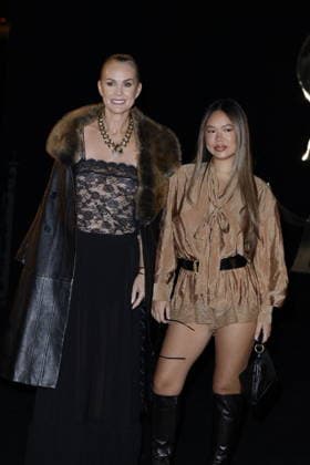 Laeticia Hallyday and her daughter Joy at the photocall for the Saint Laurent Women’s Ready-to-Wear Spring Summer 2027 show during Paris Fashion Week (PFW) at the Fontaine du Trocadéro in Paris, France, on September 29, 2026 Olivier Borde Bestimage Laeticia Hallyday and her daughter Joy at the photocall for the Saint Laurent Women’s Ready-to-Wear Spring Summer 2027 show during Paris Fashion Week (PFW) at the Trocadéro Fountain in Paris, France, on September 29, 2026 Paris, France  Copyright: xOLIVIERxBORDEx xBESTIMAGExOLIVIERxBORDEx xBESTIMAGEx