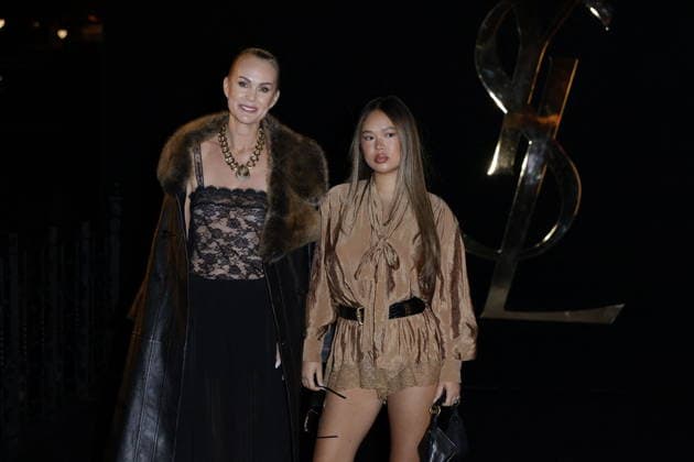 Laeticia Hallyday and her daughter Joy at the photocall for the Saint Laurent Women’s Ready-to-Wear Spring Summer 2027 show during Paris Fashion Week (PFW) at the Fontaine du Trocadéro in Paris, France, on September 29, 2026 Olivier Borde Bestimage Laeticia Hallyday and her daughter Joy at the photocall for the Saint Laurent Women’s Ready-to-Wear Spring Summer 2027 show during Paris Fashion Week (PFW) at the Trocadéro Fountain in Paris, France, on September 29, 2026 Paris, France  Copyright: xOLIVIERxBORDEx xBESTIMAGExOLIVIERxBORDEx xBESTIMAGEx