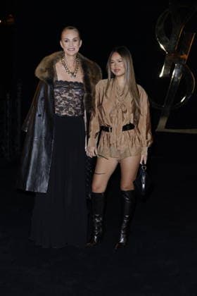 Laeticia Hallyday and her daughter Joy at the photocall for the Saint Laurent Women’s Ready-to-Wear Spring Summer 2027 show during Paris Fashion Week (PFW) at the Fontaine du Trocadéro in Paris, France, on September 29, 2026 Olivier Borde Bestimage Laeticia Hallyday and her daughter Joy at the photocall for the Saint Laurent Women’s Ready-to-Wear Spring Summer 2027 show during Paris Fashion Week (PFW) at the Trocadéro Fountain in Paris, France, on September 29, 2026 Paris, France  Copyright: xOLIVIERxBORDEx xBESTIMAGExOLIVIERxBORDEx xBESTIMAGEx