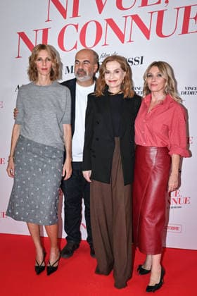 Preview of the film NI VUE, NI CONNUE in Paris FA Sandrine Kiberlain, Marc Fitoussi, Isabelle Huppert, and Anne Marivin pose for a photo-call for the film NI VUE, NI CONNUE at the Pathe Palace Cinema in Paris, on September 29, 2026. Photo by Firas Abdullah ABACAPRESS.COM Paris Ile-de-France France  Copyright: xAbdullahxFiras ABACAx