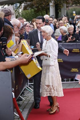 Helen Mirren upon her arrival for the ceremony honoring her with the Douglas Sirk Award on September 29, 2026, at Cinemaxx as part of the 34th Hamburg Film Festival. Helen Mirren attends the ceremony honoring her with the Douglas Sirk Award at Cinemaxx Dammtor on September 29, 2026 in Hamburg, Germany. Douglas Sirk Award for Helen Mirren at the 34th Hamburg Film Festival