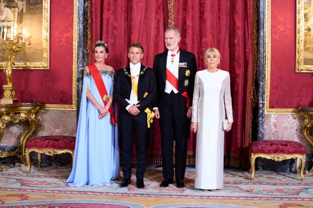 29-09-2026 Gala Queen Letizia and King Felipe with Emmanuel Macron and Brigitte Macron pose before the galadinner at the royal palace in Madrid on the 1st day of the 2 day statevisit to Spain. No Spain Â  Copyright: xPPEx