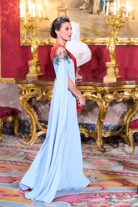 29-09-2026 Gala Queen Letizia pose before the galadinner at the royal palace in Madrid on the 1st day of the 2 day statevisit to Spain. No Spain Â  Copyright: xPPEx