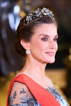 29-09-2026 Gala Queen Letizia pose before the galadinner at the royal palace in Madrid on the 1st day of the 2 day statevisit to Spain. No Spain Â  Copyright: xPPEx
