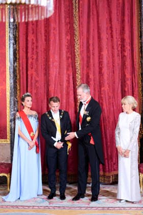 29-09-2026 Gala Queen Letizia and King Felipe with Emmanuel Macron and Brigitte Macron pose before the galadinner at the royal palace in Madrid on the 1st day of the 2 day statevisit to Spain. No Spain Â  Copyright: xPPEx