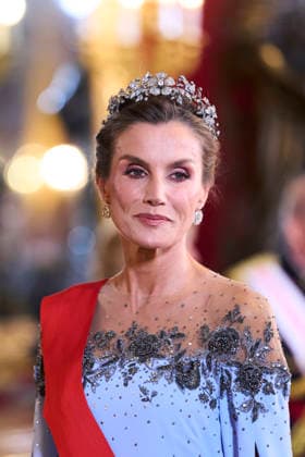 29-09-2026 Gala Queen Letizia pose before the galadinner at the royal palace in Madrid on the 1st day of the 2 day statevisit to Spain. No Spain Â  Copyright: xPPEx