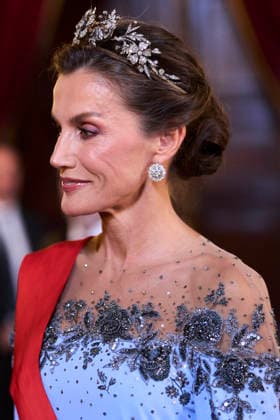 29-09-2026 Gala Queen Letizia pose before the galadinner at the royal palace in Madrid on the 1st day of the 2 day statevisit to Spain. No Spain Â  Copyright: xPPEx