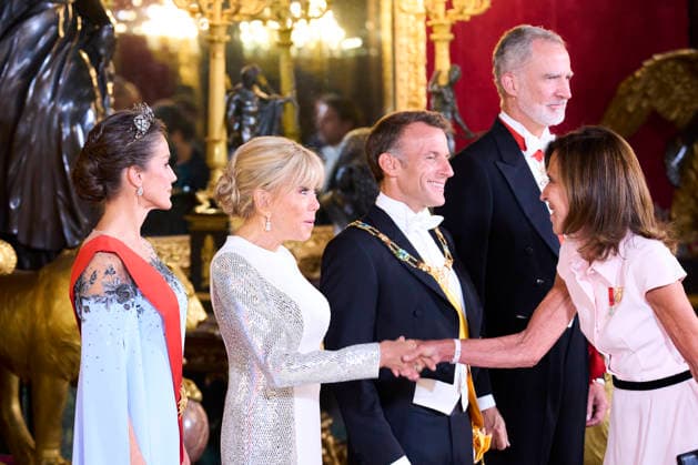 29-09-2026 Gala Queen Letizia and King Felipe with Emmanuel Macron and Brigitte Macron pose before the galadinner at the royal palace in Madrid on the 1st day of the 2 day statevisit to Spain. No Spain Â  Copyright: xPPEx