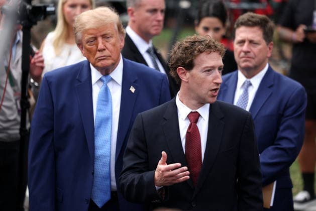 Trump Hosts Super Intelligence Meeting at White House WASHINGTON, DC - SEPT. 29: Facebook and Meta CEO Mark Zuckerberg speaks to reporters as US President Donald Trump looks on outside the White House on Tuesday, Sept. 29, 2026 in Washington, D.C. Trump held a meeting on super intelligence earlier with tech CEOs in the East Room. (Photo by Tierney L. Cross Pool For The Washington Post) Washington DC United States  Copyright: xPool ABACAx