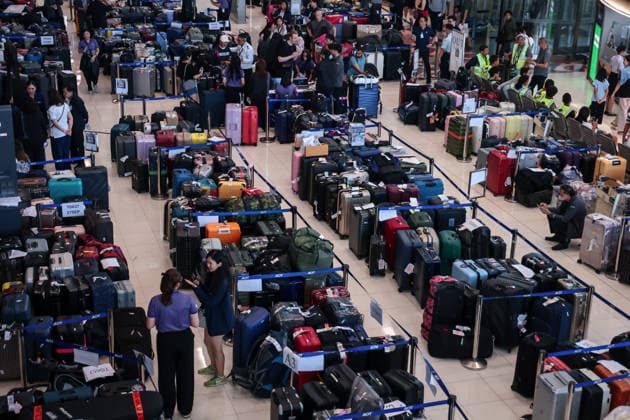 September 29, 2026, Bangkok, Bangkok, Thailand: More than 3,000 passenger bags from 52 Thai Airways International flights are piled up at Suvarnabhumi Airport after severe flooding across Bangkok left ground staff unable to reach work, forcing scores of travelers to wait overnight, in Bangkok, Thailand, September 29, 2026. Bangkok Thailand - ZUMAp219 20260929_zip_p219_004 Copyright: xNattaphonxPhanphongsanonx