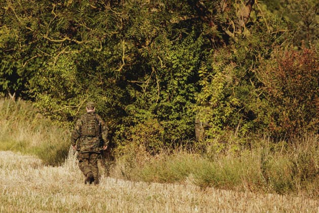 A soldier, photographed during the Vigilant Roland II exercise conducted by the Bundeswehr s Homeland Security Division in a public area in Stendal, September 29, 2026 As part of the exercise, the soldiers are training, among other things, in providing aid after a car accident and in preventing espionage attempts by enemy forces. Stendal, Germany Copyright: xFlorianxGaertnerx