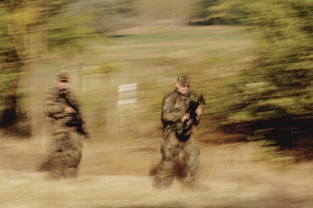 Soldiers in a field, photographed during the Vigilant Roland II exercise conducted by the Bundeswehr s Homeland Security Division in a public area in Stendal, September 29, 2026. As part of the exercise, the soldiers are training, among other things, to provide aid following a car accident and to prevent espionage attempts by enemy forces. Stendal, Germany Copyright: xFlorianxGaertnerx