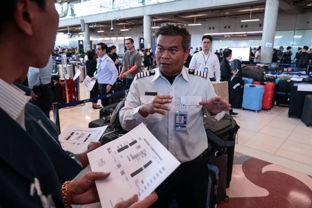 September 29, 2026, Bangkok, Bangkok, Thailand: More than 3,000 passenger bags from 52 Thai Airways International flights are piled up at Suvarnabhumi Airport after severe flooding across Bangkok left ground staff unable to reach work, forcing scores of travelers to wait overnight, in Bangkok, Thailand, September 29, 2026. Bangkok Thailand - ZUMAp219 20260929_zip_p219_026 Copyright: xNattaphonxPhanphongsanonx