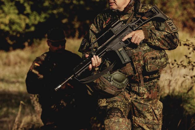 Soldiers in a field, photographed during the Vigilant Roland II exercise conducted by the Bundeswehr s Homeland Security Division in a public area in Stendal, September 29, 2026. As part of the exercise, the soldiers are training, among other things, in providing aid following a car accident and in preventing espionage attempts by enemy forces. Stendal, Germany Copyright: xFlorianxGaertnerx