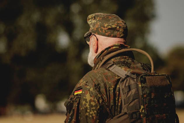 A soldier, photographed during the Vigilant Roland II exercise conducted by the Bundeswehr s Homeland Security Division in a public area in Stendal, September 29, 2026 As part of the exercise, the soldiers are training, among other things, in providing aid after a car accident and in preventing espionage attempts by enemy forces. Stendal, Germany Copyright: xFlorianxGaertnerx