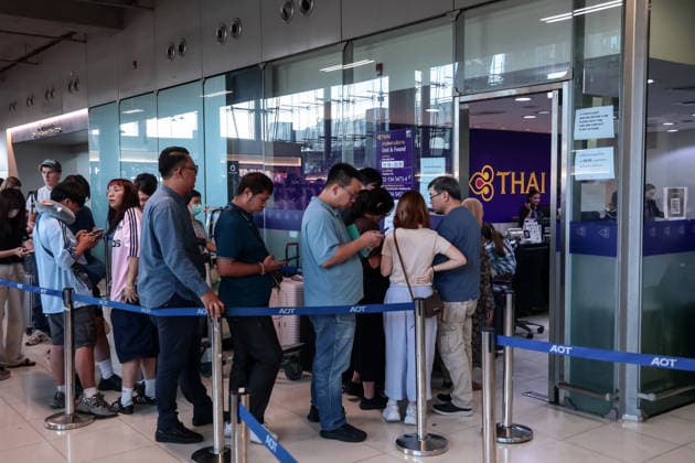 September 29, 2026, Bangkok, Bangkok, Thailand: More than 3,000 passenger bags from 52 Thai Airways International flights are piled up at Suvarnabhumi Airport after severe flooding across Bangkok left ground staff unable to reach work, forcing scores of travelers to wait overnight, in Bangkok, Thailand, September 29, 2026. Bangkok Thailand - ZUMAp219 20260929_zip_p219_022 Copyright: xNattaphonxPhanphongsanonx