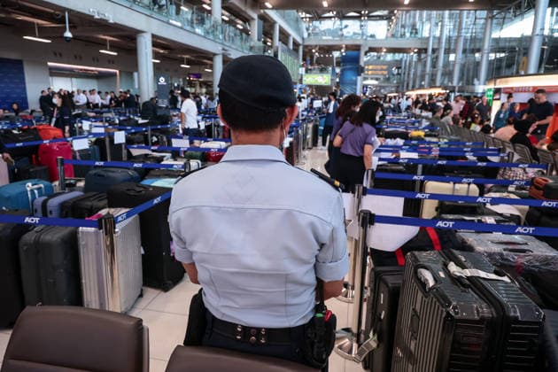 September 29, 2026, Bangkok, Bangkok, Thailand: More than 3,000 passenger bags from 52 Thai Airways International flights are piled up at Suvarnabhumi Airport after severe flooding across Bangkok left ground staff unable to reach work, forcing scores of travelers to wait overnight, in Bangkok, Thailand, September 29, 2026. Bangkok Thailand - ZUMAp219 20260929_zip_p219_023 Copyright: xNattaphonxPhanphongsanonx