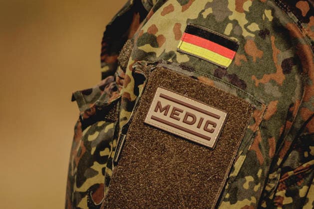 Badge bearing the inscription Medic, photographed during the Vigilant Roland II exercise conducted by the Bundeswehr’s Homeland Security Division in a public area in Stendal, September 29, 2026. As part of the exercise, the soldiers are training, among other things, to provide medical care following a car accident and to prevent espionage attempts by enemy forces. Sten Copyright: xFlorianxGaertnerx