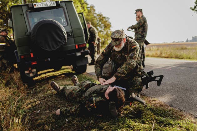 A soldier is treating a female soldier following a simulated car accident, filmed as part of the Vigilant Roland II exercise conducted by the Bundeswehr s Homeland Security Division in a public area in Stendal, September 29, 2026. As part of the exercise, the soldiers are training, among other things, in providing medical care after a car Copyright: xFlorianxGaertnerx