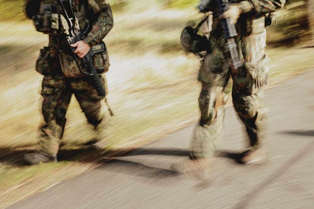 Two soldiers are walking across a street, photographed during the Vigilant Roland II exercise conducted by the Bundeswehr s Homeland Defense Division in a public area in Stendal, September 29, 2026. As part of the exercise, the soldiers are training, among other things, to provide medical care following a car accident and to prevent espionage attempts by enemy for Copyright: xFlorianxGaertnerx