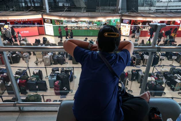 September 29, 2026, Bangkok, Bangkok, Thailand: More than 3,000 passenger bags from 52 Thai Airways International flights are piled up at Suvarnabhumi Airport after severe flooding across Bangkok left ground staff unable to reach work, forcing scores of travelers to wait overnight, in Bangkok, Thailand, September 29, 2026. Bangkok Thailand - ZUMAp219 20260929_zip_p219_007 Copyright: xNattaphonxPhanphongsanonx