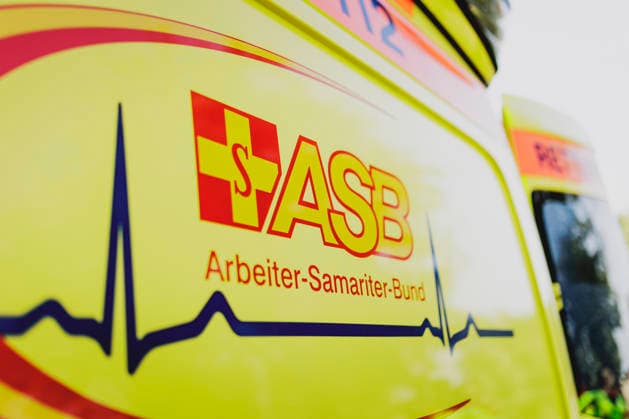 Logo of the Arbeiter Samariter Bund, photographed during a simulated emergency medical response as part of a Bundeswehr exercise in Stendal, September 29, 2026, Stendal, Germany Copyright: xFlorianxGaertnerx