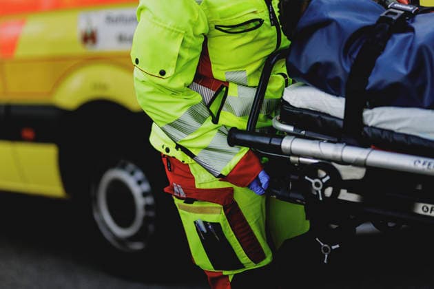 A stretcher carrying a patient is being carried, photographed during a simulated emergency medical response as part of a Bundeswehr exercise in Stendal, September 29, 2026, Stendal, Germany Copyright: xFlorianxGaertnerx