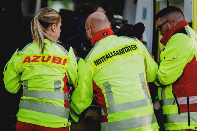 Emergency medical technicians, photographed during a simulated emergency medical response as part of a German Armed Forces exercise in Stendal, September 29, 2026, Stendal, Germany Copyright: xFlorianxGaertnerx