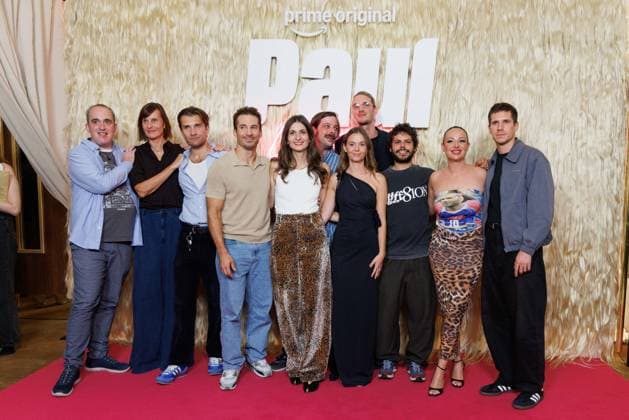 Paul, La Serie Photocall - Paris Vincent Chalambert, guest, guest, Jérémy Ferrari, Marine Leonardi, Director Antoine de Bary, Enya Baroux, Paul Mirabel, Director Nathanael Munnich, Eva Huault and Abraham Wapler attend the photocall for the premiere of Paul, La Serie held at the Grand Rex Cinema in Paris, France on September 29, 2026. Photo by David Boyer ABACAPRESS.COM Paris France Copyright: xBoyerxDavid ABACAx