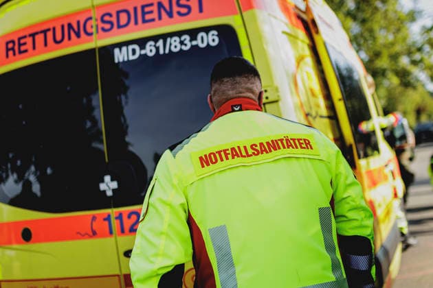 Emergency medical technicians, photographed during a simulated emergency medical response as part of a German Armed Forces exercise in Stendal, September 29, 2026, Stendal, Germany Copyright: xFlorianxGaertnerx