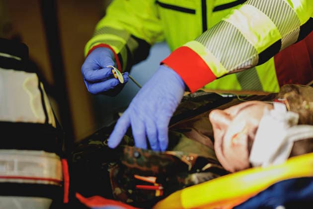 Simulated pre-hospital care provided by a paramedic as part of a Bundeswehr exercise in Stendal, September 29, 2026, Stendal, Germany Copyright: xFlorianxGaertnerx