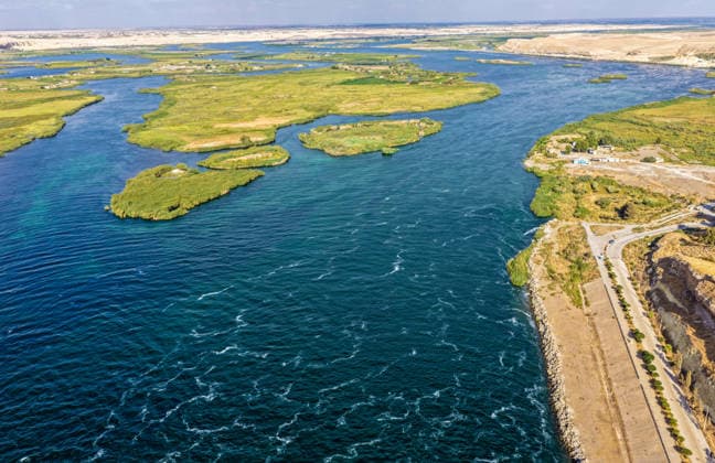 Water levels rise in Euphrates River around Tabqa Dam in Syria RAQQA, SYRIA - SEPTEMBER 29: Water levels of the Euphrates River rise following an increase in water flow from Turkiye, forming extensive water surfaces around the Tabqa Dam west of Raqqa, Syria on September 29, 2026. The rising waters of the river have revitalized the reservoir and created scenic landscapes across the dam basin and surrounding rural areas. Abdulrhman El Ali Anadolu Raqqa Syria. Editorial use only. Please get in touch for any other usage.  Copyright: x2026xAnadoluxAbdulrhmanxElxAlix