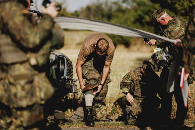 Medical care provided to soldiers following a simulated car accident, filmed as part of the Vigilant Roland II exercise conducted by the Bundeswehr’s Homeland Security Division in a public area in Stendal, September 29, 2026 As part of the exercise, the soldiers are training, among other things, in providing medical care following a car Copyright: xFlorianxGaertnerx
