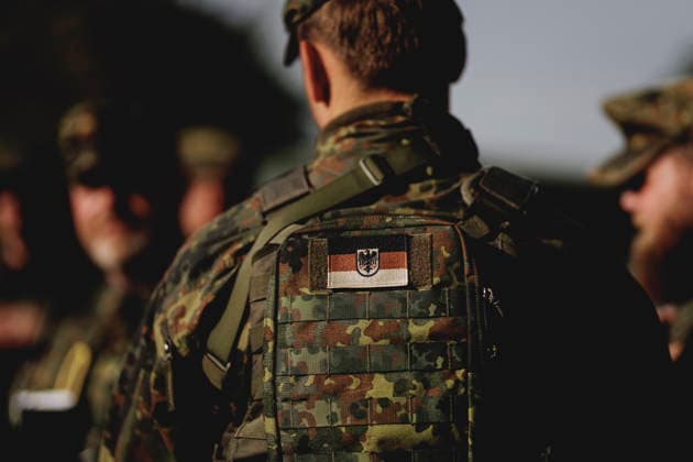 A badge in the shape of the German flag, photographed during the Vigilant Roland II exercise conducted by the Bundeswehr s Homeland Security Division in a public space in Stendal, September 29, 2026 As part of the exercise, the soldiers are training, among other things, in providing aid after a car accident and in preventing espionage attempts by enemy forces. S Copyright: xFlorianxGaertnerx