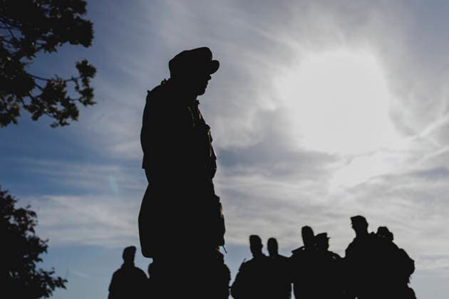 Silhouettes of soldiers, photographed during the Vigilant Roland II exercise conducted by the Bundeswehr s Homeland Security Division in a public area in Stendal, September 29, 2026. As part of the exercise, the soldiers are training, among other things, in providing aid following a car accident and in preventing espionage attempts by enemy forces. Stendal, Germany Copyright: xFlorianxGaertnerx