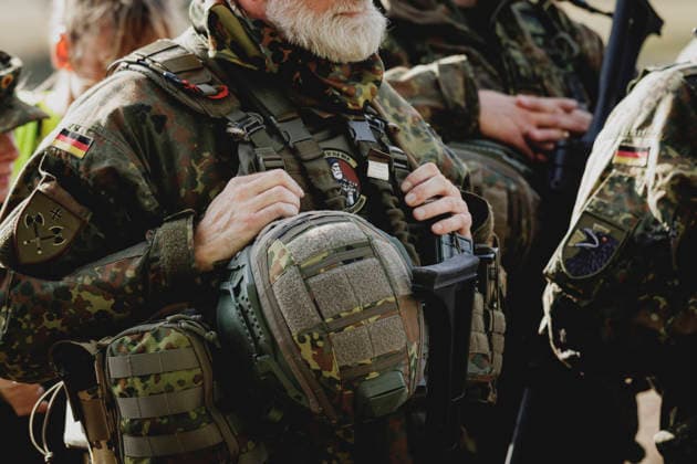 An older soldier with a beard, photographed during the Vigilant Roland II exercise conducted by the Bundeswehr s Homeland Security Division in a public area in Stendal, September 29, 2026. As part of the exercise, the soldiers are training, among other things, in providing aid after a car accident and in preventing espionage attempts by enemy forces. Stendal, Germany Copyright: xFlorianxGaertnerx