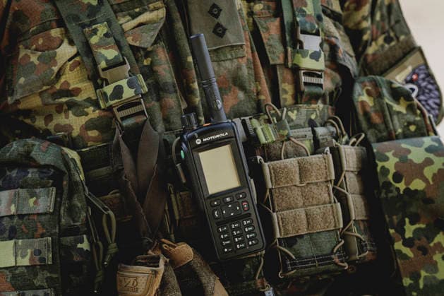 A radio attached to a soldier s gear, photographed during the Vigilant Roland II exercise conducted by the Bundeswehr s Homeland Security Division in a public area in Stendal, September 29, 2026. As part of the exercise, the soldiers are training, among other things, in providing aid after a car accident and in preventing espionage attempts by enemy forces. S Copyright: xFlorianxGaertnerx