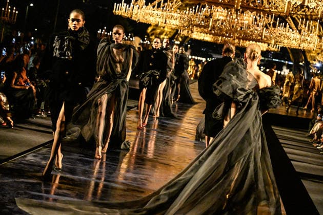 PFW Saint Laurent Runway A model walks the runway at the Saint Laurent show during Paris Fashion Week, in Paris, France on 29 September 2026. Photo by Julien Reynaud APS-Medias ABACAPRESS.COM Paris France  Copyright: xReynaudxJulien APS-Medias ABACAx