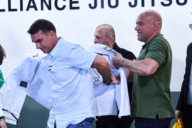 SaO PAULO, SP - 29.09.2026: FLaVIO BOLSONARO PARTICIPA DE ENCONTRO SP - Flavio Bolsonaro (PL), candidate for President of the Republic, participates in a meeting with black belts in Jiu-Jitsu, this Tuesday (29), at the Alliance academy, in the Vila Olimpia neighborhood, in Sao Paulo, SP. In the photo Fabio Gurgel and Flavio Bolsonaro. x3022298x  RobertoxCasimiro
