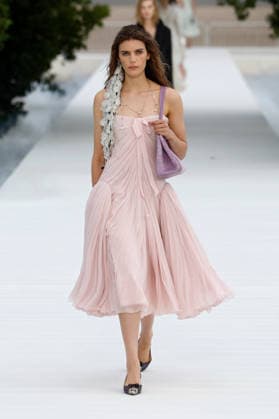 (260930) -- PARIS, Sept. 30, 2026 -- A model presents a creation from the womenswear Spring Summer 2027 collections by Dior during the Paris Fashion Week, in Paris, France, on Sept. 29, 2026. ( Handout via Xinhua) FRANCE-PARIS-FASHION WEEK-DIOR MeetEurope 