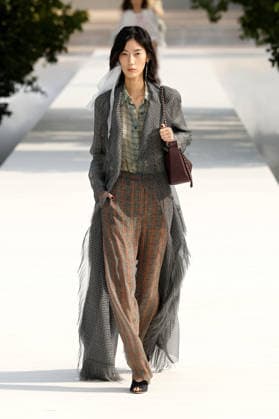 (260930) -- PARIS, Sept. 30, 2026 -- A model presents a creation from the womenswear Spring Summer 2027 collections by Dior during the Paris Fashion Week, in Paris, France, on Sept. 29, 2026. ( Handout via Xinhua) FRANCE-PARIS-FASHION WEEK-DIOR MeetEurope 