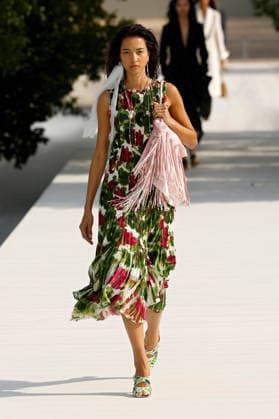 (260930) -- PARIS, Sept. 30, 2026 -- A model presents a creation from the womenswear Spring Summer 2027 collections by Dior during the Paris Fashion Week, in Paris, France, on Sept. 29, 2026. ( Handout via Xinhua) FRANCE-PARIS-FASHION WEEK-DIOR MeetEurope 