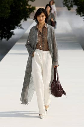(260930) -- PARIS, Sept. 30, 2026 -- A model presents a creation from the womenswear Spring Summer 2027 collections by Dior during the Paris Fashion Week, in Paris, France, on Sept. 29, 2026. ( Handout via Xinhua) FRANCE-PARIS-FASHION WEEK-DIOR MeetEurope 