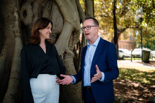 GREENS LEADERSHIP ANNOUNCEMENT, (L-R) Steph Hodgins-May and David Shoebridge pose for a photograph after the press conference announcing the new leadership team of the Australian Greens, in Sydney, Wednesday, September 30, 2026. ( NO ARCHIVING SYDNEY NEW SOUTH WALES Australia  Copyright: xGEORGExCHANx 20260930183627965911