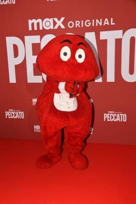 IPA89127950 - Rome, Cinema Adriano: Premiere of the HBO TV series Peccato. Pictured: Gabibbo  Copyright: xVincenzoxLandix xVincenzoxLandix IPA89127950