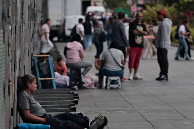September 29, 2026, Mexico City, Cdmx, Mexico: Mexico City authorities have begun erecting metal barriers, by massive concrete blocks, to shield the Metropolitan Cathedral, government buildings, jewelry stores, and the National Palace. These measures aim to prevent damage and theft during the march commemorating the October 2, 1968, massacre of students by the Mexican army at the Plaza de las Tres Culturas in Tlatelolco. The protective operation seeks to safeguard businesses and buildings, as well as bystanders uninvolved in the protest; such individuals often fall victim to agitator groups that engage in graffiti and vandalism to stir up controversy and opposition against the legitimate mobilization led by the student movement. Mexico Cit - ZUMAp204 20260929_zip_p204_028 Copyright: xJosuexPerezx