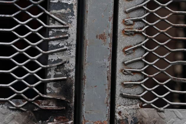 September 29, 2026, Mexico City, Cdmx, Mexico: Mexico City authorities have begun erecting metal barriers, by massive concrete blocks, to shield the Metropolitan Cathedral, government buildings, jewelry stores, and the National Palace. These measures aim to prevent damage and theft during the march commemorating the October 2, 1968, massacre of students by the Mexican army at the Plaza de las Tres Culturas in Tlatelolco. The protective operation seeks to safeguard businesses and buildings, as well as bystanders uninvolved in the protest; such individuals often fall victim to agitator groups that engage in graffiti and vandalism to stir up controversy and opposition against the legitimate mobilization led by the student movement. Mexico Cit - ZUMAp204 20260929_zip_p204_031 Copyright: xJosuexPerezx