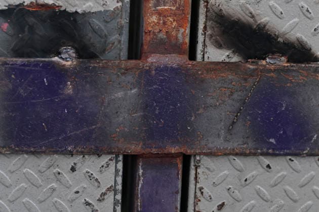 September 29, 2026, Mexico City, Cdmx, Mexico: Mexico City authorities have begun erecting metal barriers, by massive concrete blocks, to shield the Metropolitan Cathedral, government buildings, jewelry stores, and the National Palace. These measures aim to prevent damage and theft during the march commemorating the October 2, 1968, massacre of students by the Mexican army at the Plaza de las Tres Culturas in Tlatelolco. The protective operation seeks to safeguard businesses and buildings, as well as bystanders uninvolved in the protest; such individuals often fall victim to agitator groups that engage in graffiti and vandalism to stir up controversy and opposition against the legitimate mobilization led by the student movement. Mexico Cit - ZUMAp204 20260929_zip_p204_032 Copyright: xJosuexPerezx